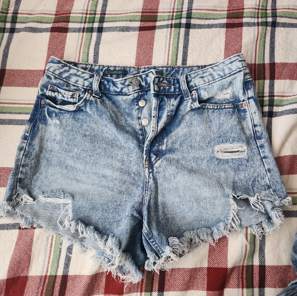 Distressed High Waist shorts